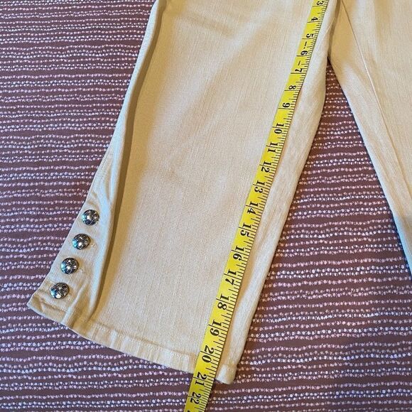 NYDJ Cream Denim Cropped Jeans Size 14 Button Decoration On Leg New - Picture 10 of 10